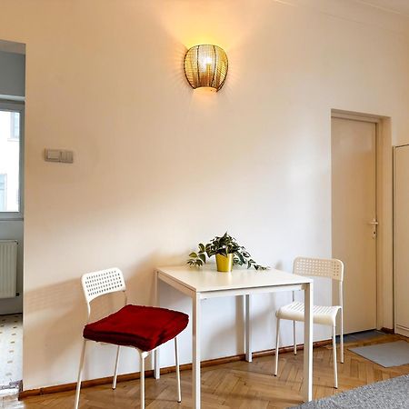 Central Retreat Apartments Bucharest Luaran gambar