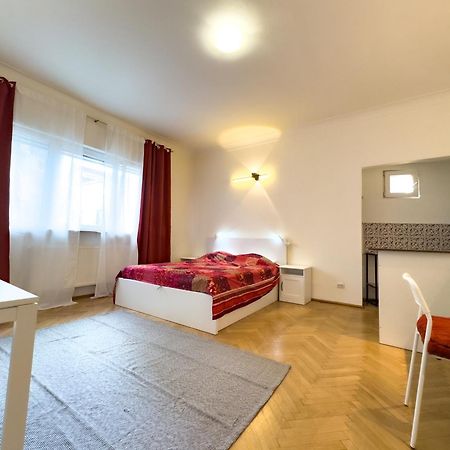Central Retreat Apartments Bucharest Luaran gambar